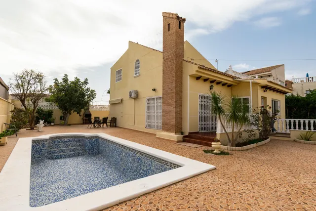 Chalet independiente a la venta en Playa Flamenca — 4