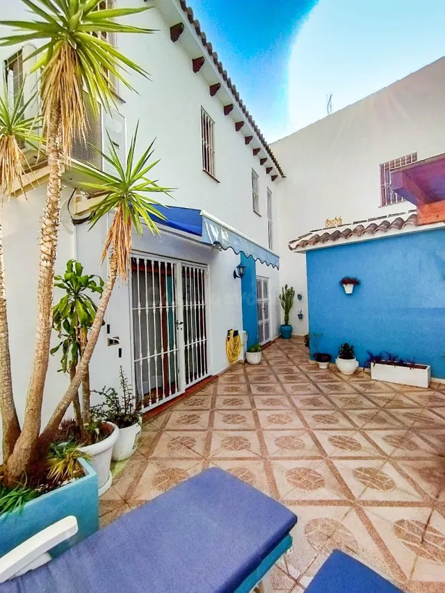 Casa de 265m2, 4 dormitorios, garaje, patio y 3 baños en Alf - foto 3