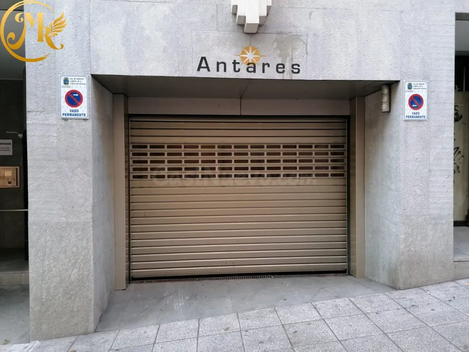 PLENO CENTRO, ZONA GUEVARA. APARCAMIENTO AUTOMÁTICO.