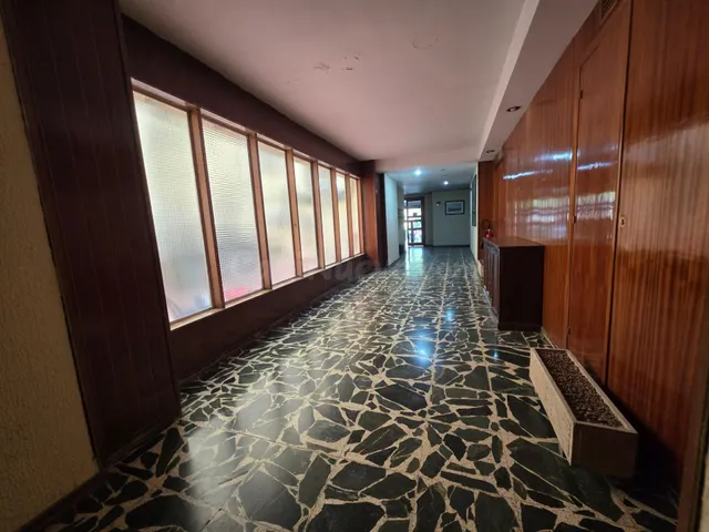 Amplio piso de 157 m2 con terraza, garaje y vistas al Retiro en Jerónimos — 28
