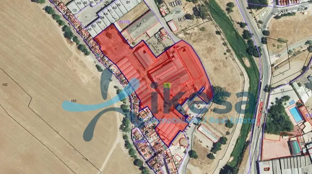 Terreno con Almacenes industriales en CDR sin posesión - Lor
