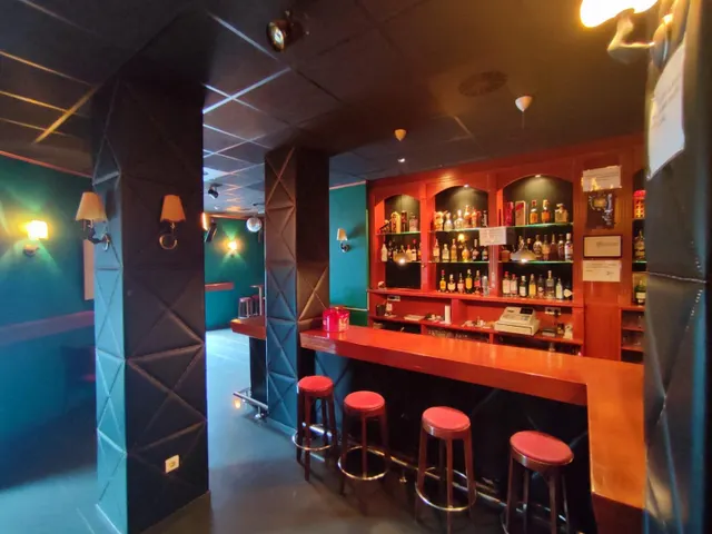 PUB BAR EN FUNCIONAMIENTO — 14