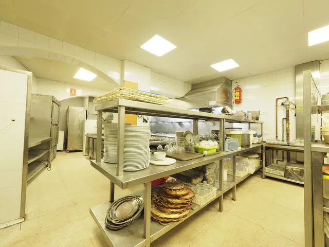 RESTAURANTE EN PLENO CENTRO DE LA CIUDAD — 13