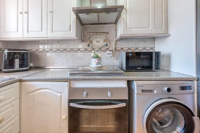 ¡Oportunidad en Doña Pilar! Piso de 2 dormitorios con piscina, jardines, parking y pista de tenis — 11