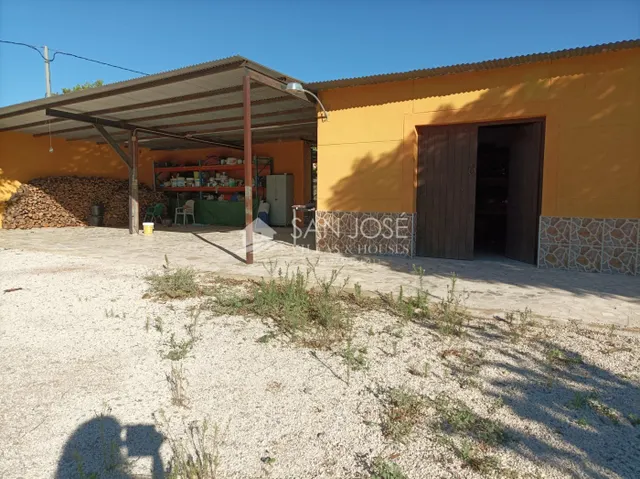 INMOBILIARIA SAN JOSE VENDE ESTUPENDO CHOLLO DE  CHALET EN POZOBLANCO-MONFORTE DEL CID — 28
