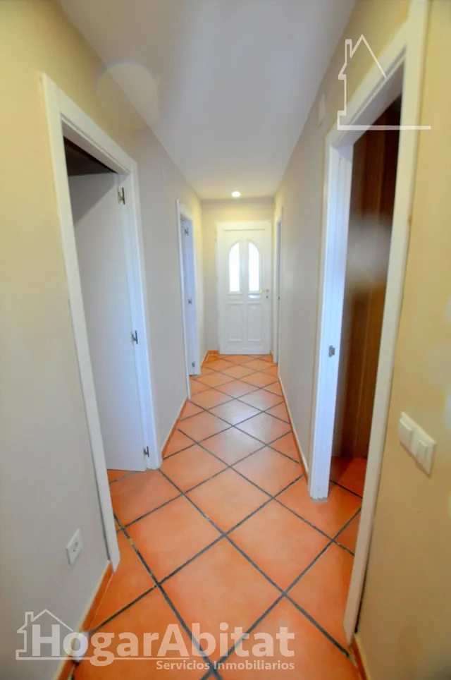 ¡Magnífico chalet! Amplio y lleno de luz, con piscina, terraza, garaje y parcela — 36