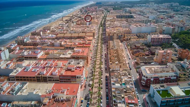 Piso renovado a pocos metros de la playa en la mejor área de Guardamar del Segura. — 2