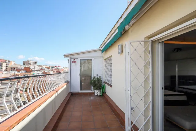 Inmobiliaria en Barcelona Guinardo. Venta de atico loft refo - foto 4