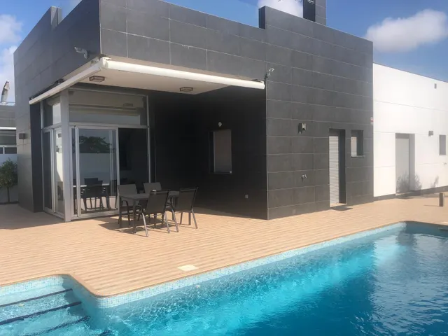 Excepcional Villa en Pilar de la Horadada: Lujosa Villa de una Planta con Licencia Turística — 6