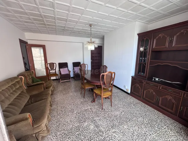 Amplio piso de 3 habitaciones, techo libre y dos balcones en Pòrtol — 2