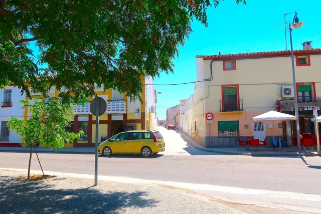 SAN MATEO DE GALLEGO,  PARCELA URBANA VALLADA de  1.860 m2. — 19