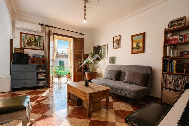 Piso señorial con gran terraza en edificio histórico en el c - foto 4