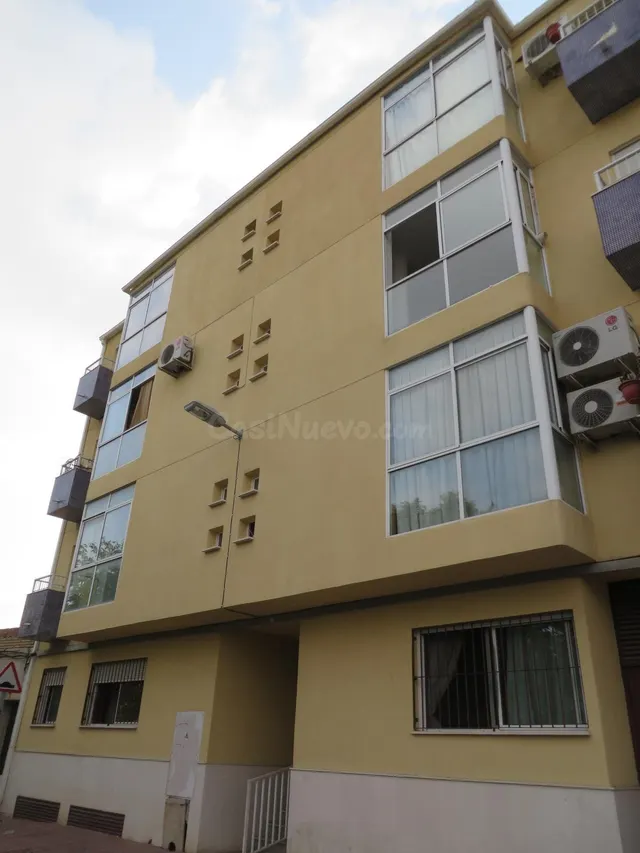 Se vende Piso OKUPADO en Calle Calle Carril Torre Ibañez 25  - foto 4