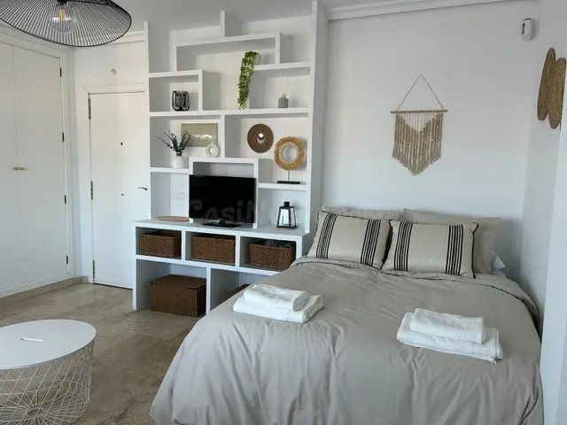 SE VENDE ESPECTACULAR ESTUDIO EN SAN LUIS DE SABINILLAS - foto 3