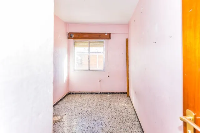 Piso ocupado en venta en Almería - foto 3