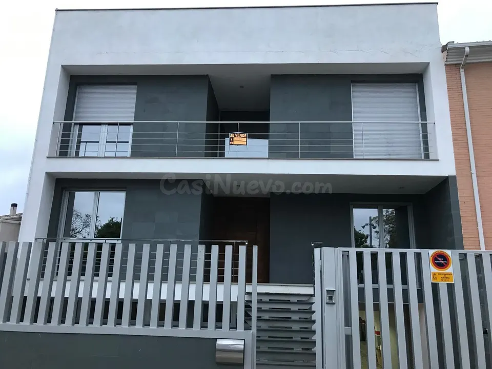 Adosado 4 habitaciones 280m² en venta - S.U.P 1