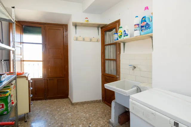Espectacular edificio a 3 calles con vivienda y locales comerciales en pleno centro de Alhama de Gr — 38