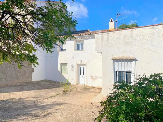 CASA CON TERRENO AMPLIO EN LA FONT DE LA FIGUERA — 21