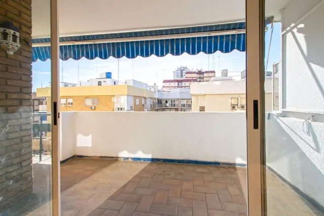 ESPECTACULAR PISO CON TERRAZA Y MUCHA LUZ EN TRIANA - foto 4