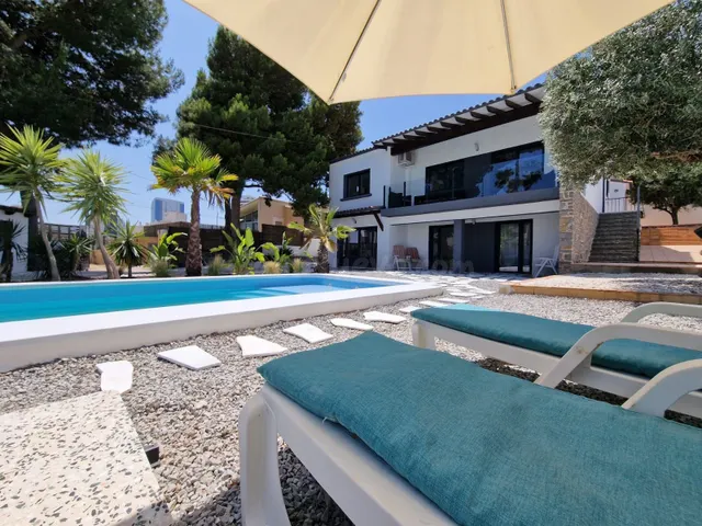 Villa 5 habitaciones 230m² en venta - Calpe
