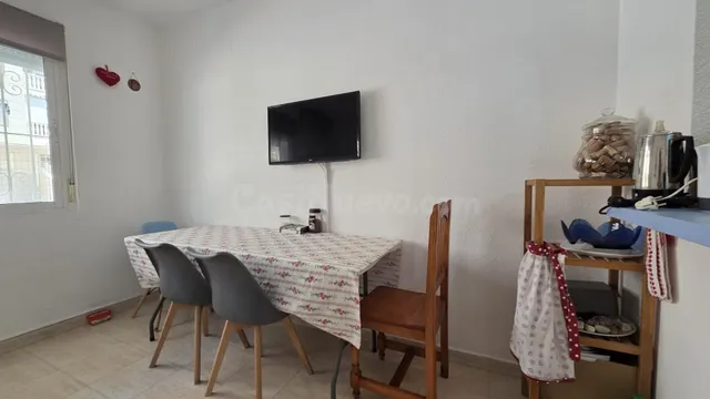 Estudio con zona de dormitorio extra y piscina — 2