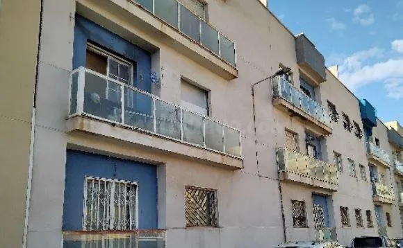 SE VENDE piso OKUPA en C Gl Prim de Roquetas de Mar