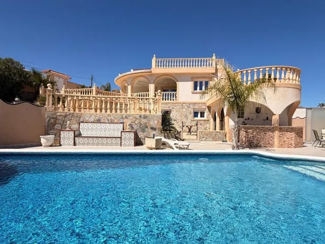 Villa 5 habitaciones 246m² en venta - Centro de la Ciudad Qu