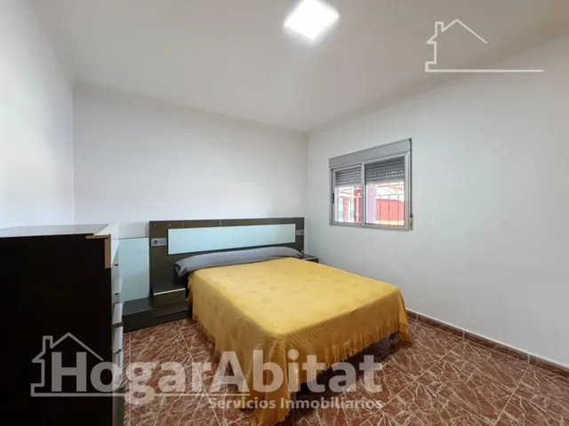 Chalet con piscina, garaje, terraza y barbacoa — 16