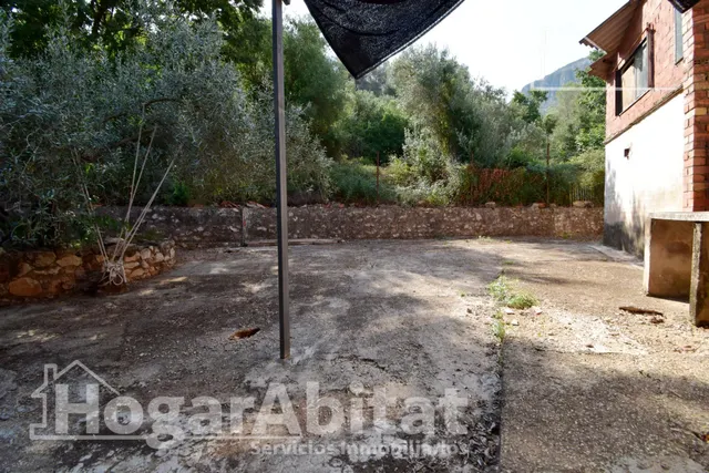 CHALET CON 17 DORMITORIOS, PISCINA, GARAJE, JARDÍN Y BARBACOA — 35