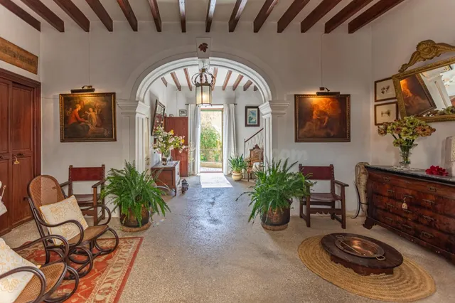 CASA CON CARÁCTER EN EL CENTRO HISTÓRICO DE SINEU - foto 2