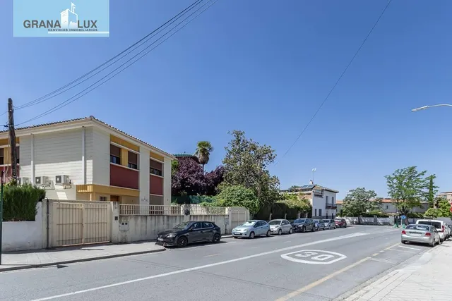 Chalet Exclusivo en Camino Bajo de Huétor — 38