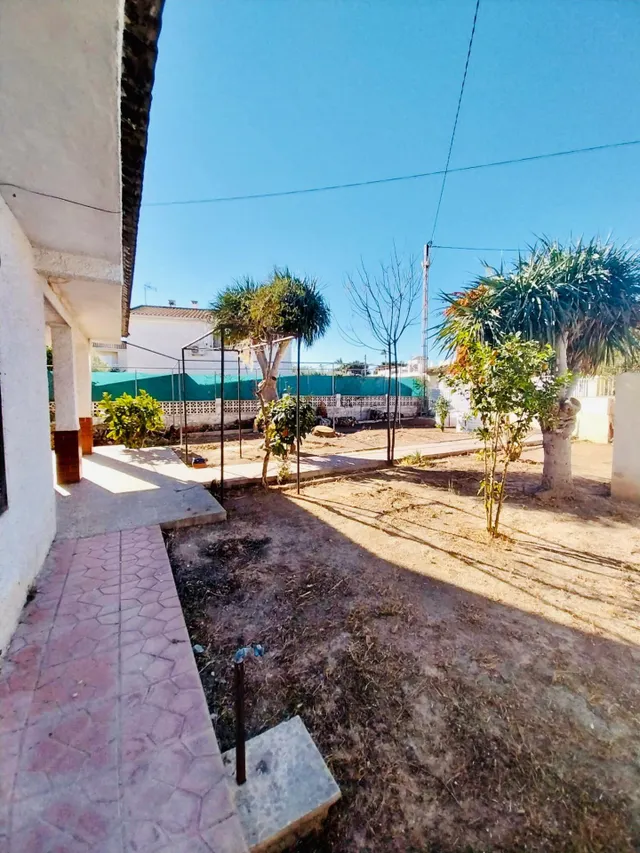 Vivienda con amplia parcela en Costabella — 35