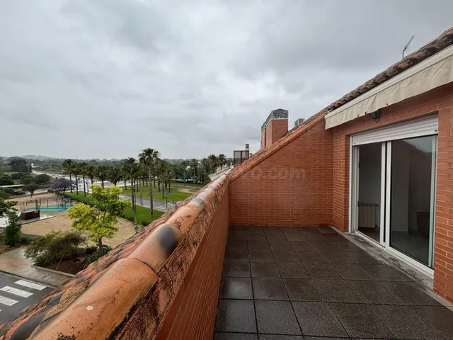 ÁTICO DÚPLEX CON TERRAZA, GARAJE Y ASCENSOR EN EL CENTRO DE 