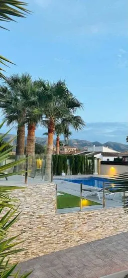 Villa 4 habitaciones 350m² en venta - Pueblo — 25