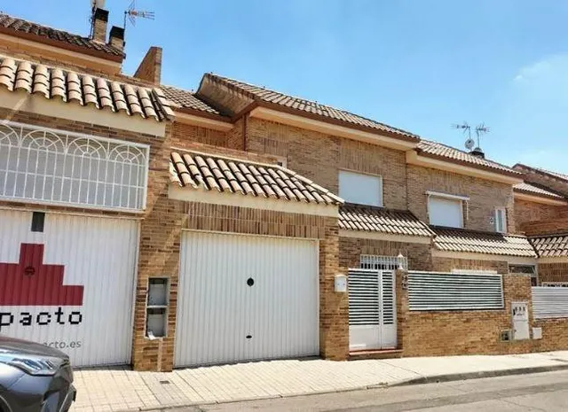 SE VENDE casa adosada OKUPA en C Ciudad Real de Yuncos - foto 3