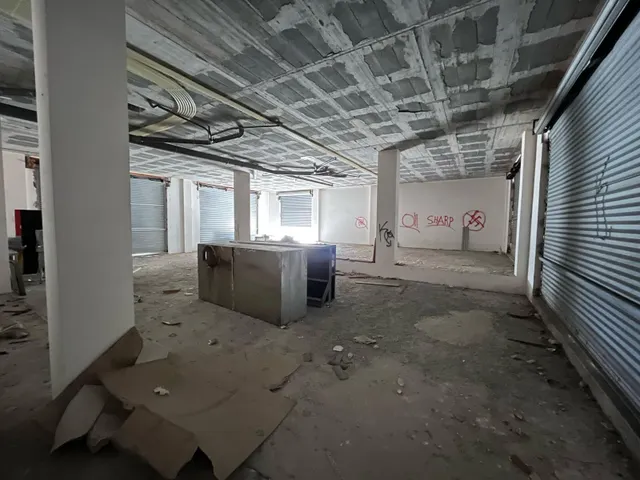 LOCAL COMERCIAL ESQUINERO FRENTE A CAP IGUALADA NORD — 10