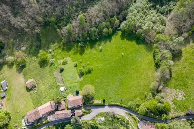 Casa  asturiana de piedra a rehabilitar con finca de 32.000 m2  en Llaneces (Mieres) — 28