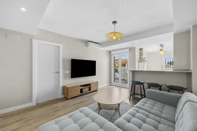 Recently Renovated 3 Bedroom Apartment in Torrequebrada — 12
