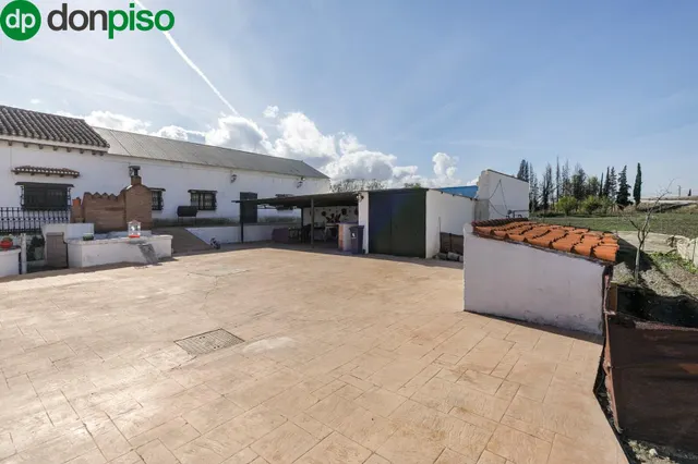 Cortijo grande más finca de 27000 metros — 16