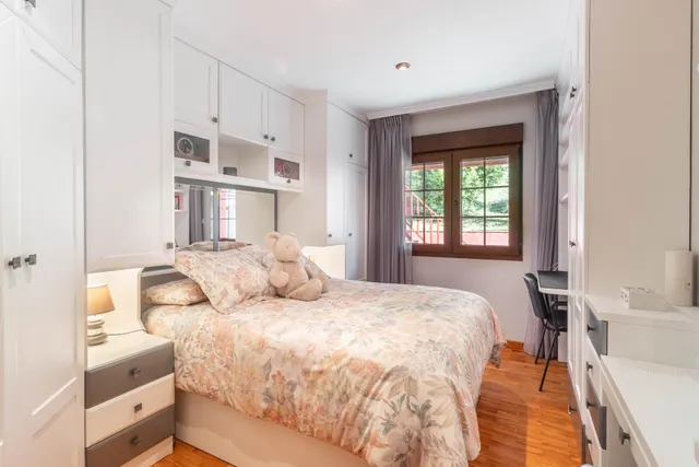 Casas, nave y fincas en venta en Caborana (aller) — 24