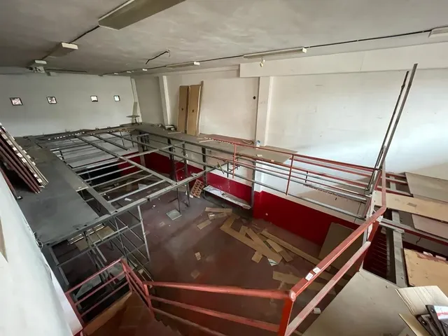 VENTA LOCAL ZONA CUATROVIENTOS — 11