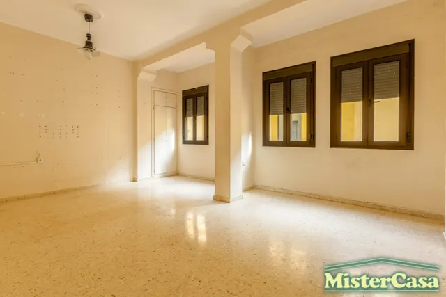 Piso Amplio en Pleno Barrio de Santiago 3 dormitorios y 2 baños — 26
