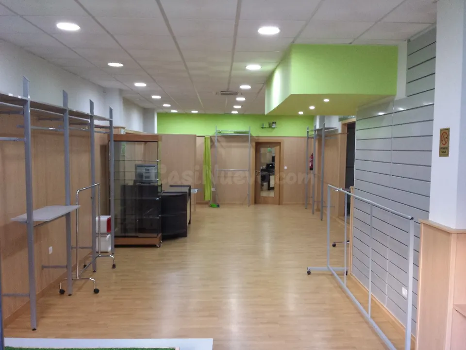 Local Comercial con Escaparate en Zona Estratégica