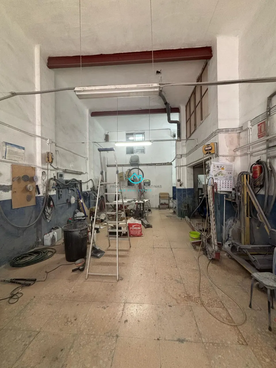 LOCAL JUNTO A MUSEO MARQ