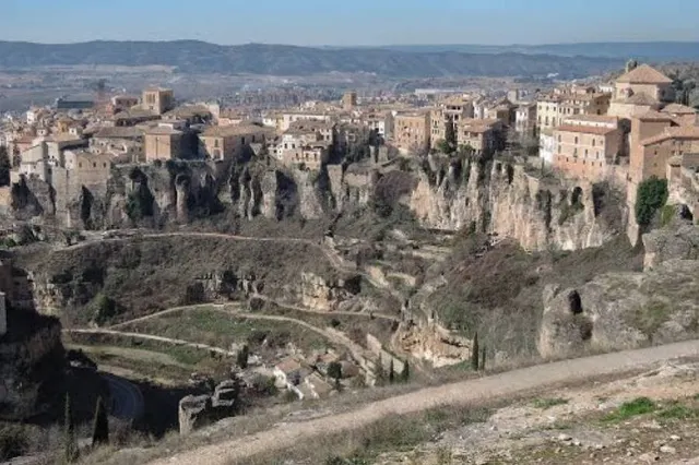 IDEAL INVERSORES - PUEBLO RUSTICO EN HENAREJOS — 35