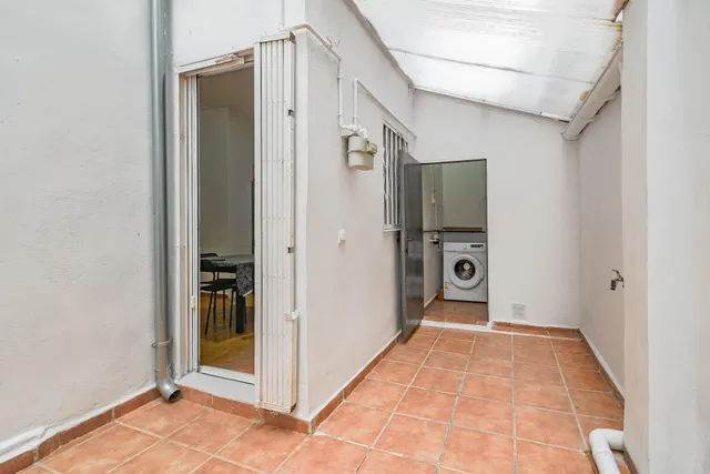 BAJO CON DISTRIBUCIÓN DE VIVIENDA Y PATIO EN GRAU DE VALENCIA — 23