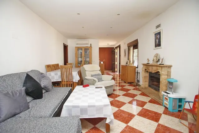 CHALET INDEPENDIENTE CON PISCINA EN LOS ÁNGELES — 9