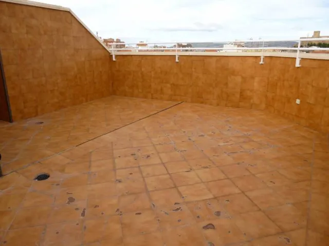 CASA CON EXCELENTES ACABADOS — 12