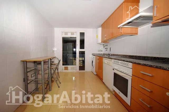 ¡UBICACIÓN IDEAL! AMPLIO, BONITO Y EXTERIOR CON GARAJE Y BALCÓN — 9