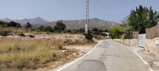 SE VENDE CHALET EN MUY BUENA ZONA PEGADO AL PUEBO Y A 20 MINUTOS DE ALICANTE — 33